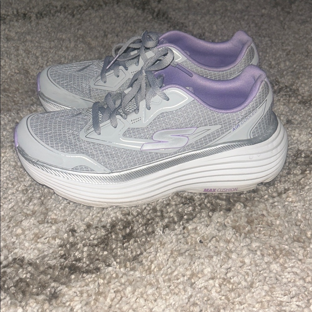 Skechers WOMENS MAX CUSHION ENDEAVOUR RUNNING SHOE size 6.5, lavender & gray - Picture 7 of 9